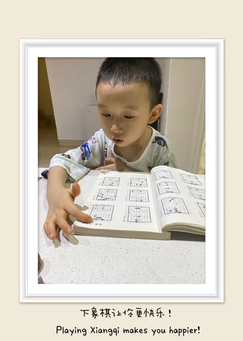 Learning Xiangqi for Children. Photo Credit: Henry Hong Congfa and his son.
